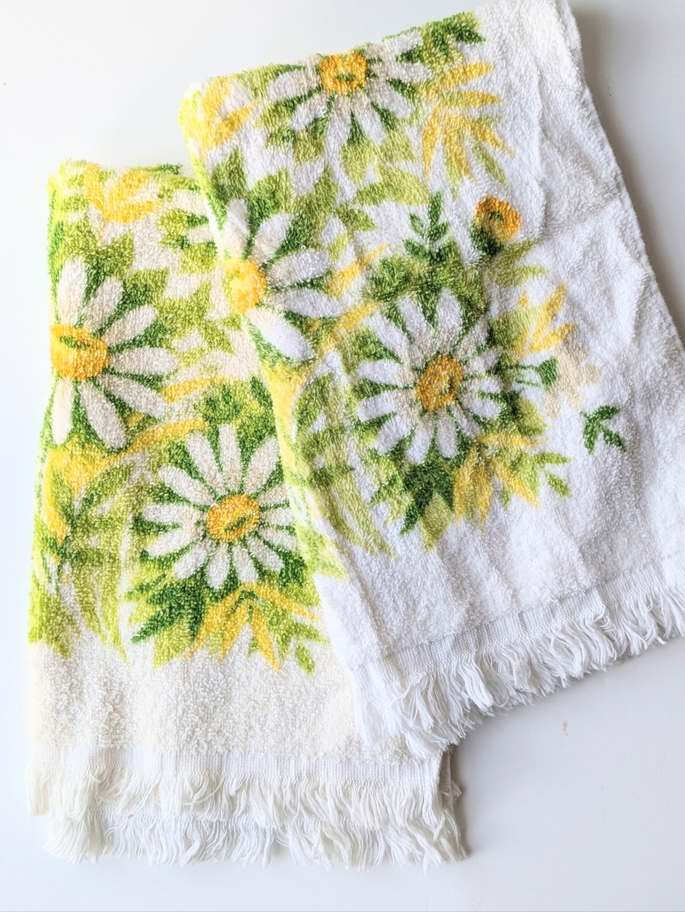 Vintage Springmaid Daisy Hand Towels - Set of 2